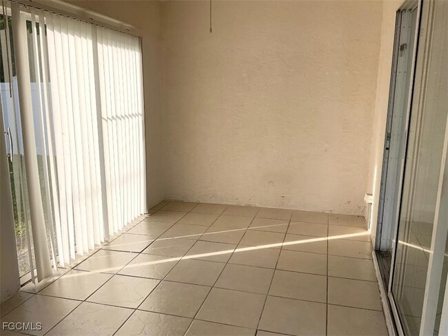 Building Photo - 3216 SW 7th Pl