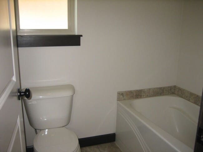 Building Photo - CDA Home w/ 22X45 RV Garage/Shop!