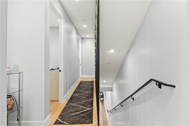 Building Photo - 723 Pier Ave