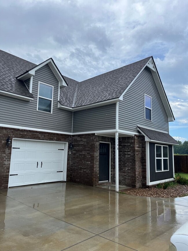 Building Photo - COX-NORTHRIDGE DRIVE TOWNHOMES