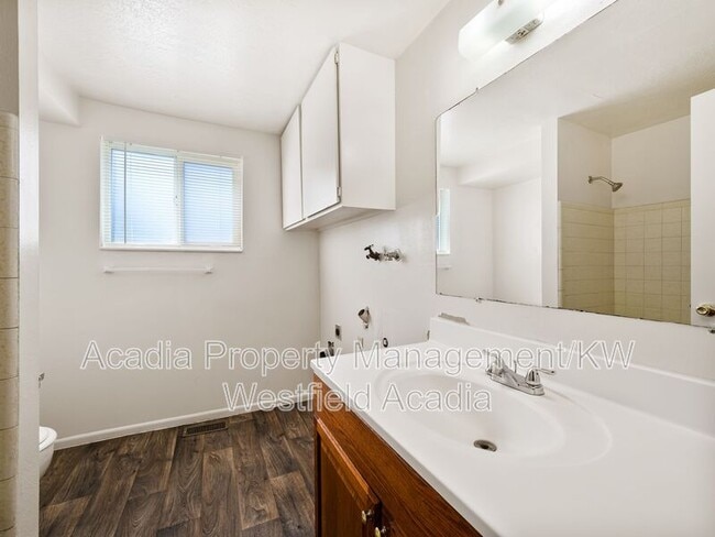 Building Photo - 255 500 N
