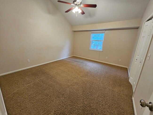 Building Photo - 1821 NE Knollbrook St