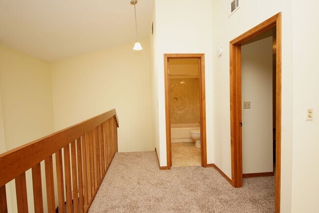 Building Photo - Waterfront Townhome in Central Niceville