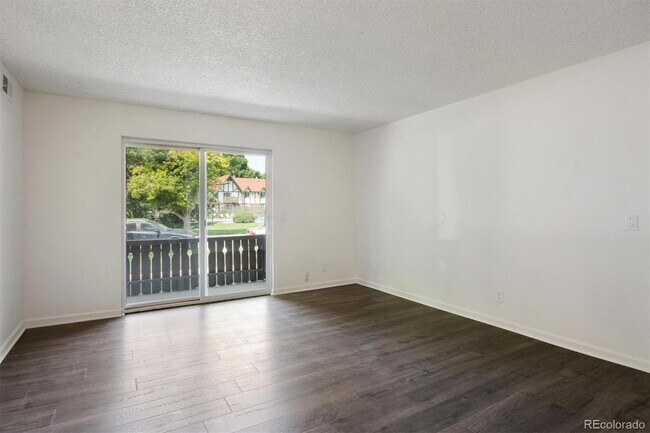 Building Photo - 3250 Oneal Cir