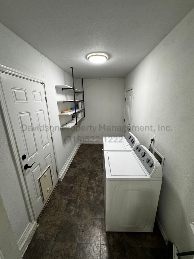 Building Photo - Cozy and Updated 3 Bedroom House in Stratm...