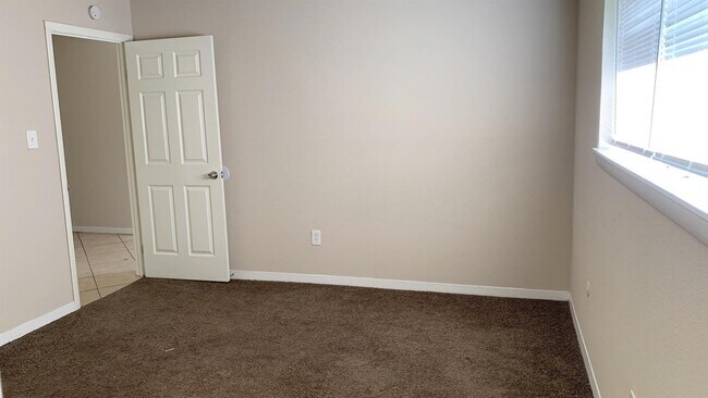 Building Photo - 6811 Winding Trace Dr