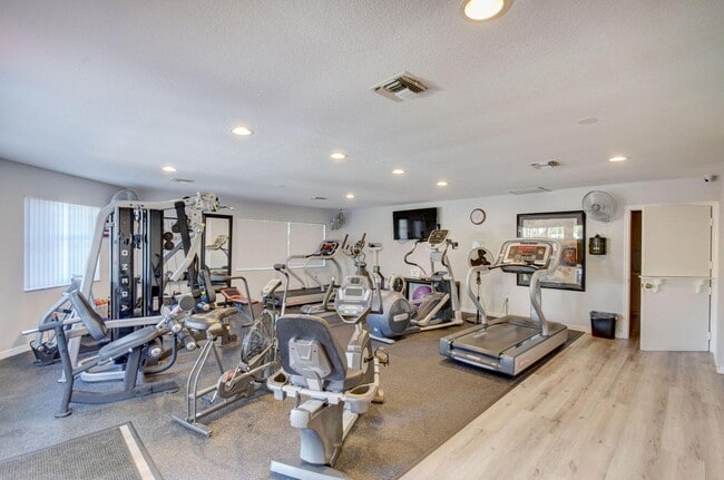 Building Photo - 8200 Lakeshore Dr