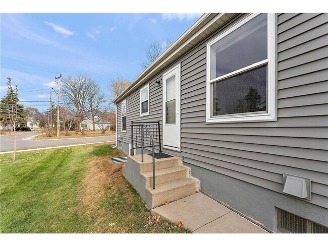 Building Photo - 1408 Lake St NE