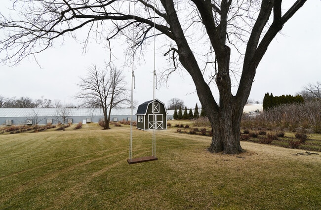 Building Photo - 1070 Center Dr