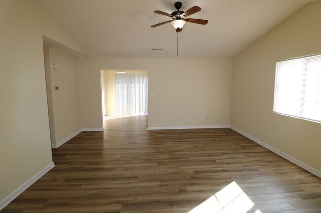 Building Photo - 4185 Kennison Village Dr