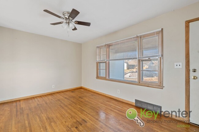 Building Photo - MOVE-IN SPECIAL – $625 off 1st Month Rent!...