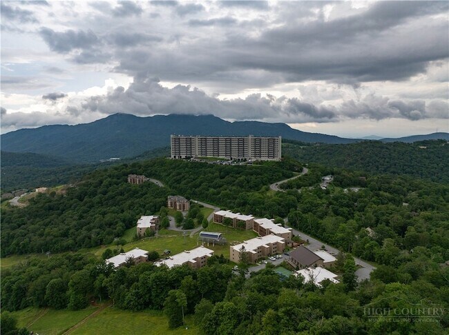 Building Photo - 303 Sugar Top Dr