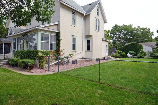 Building Photo - 738 Watson Ave
