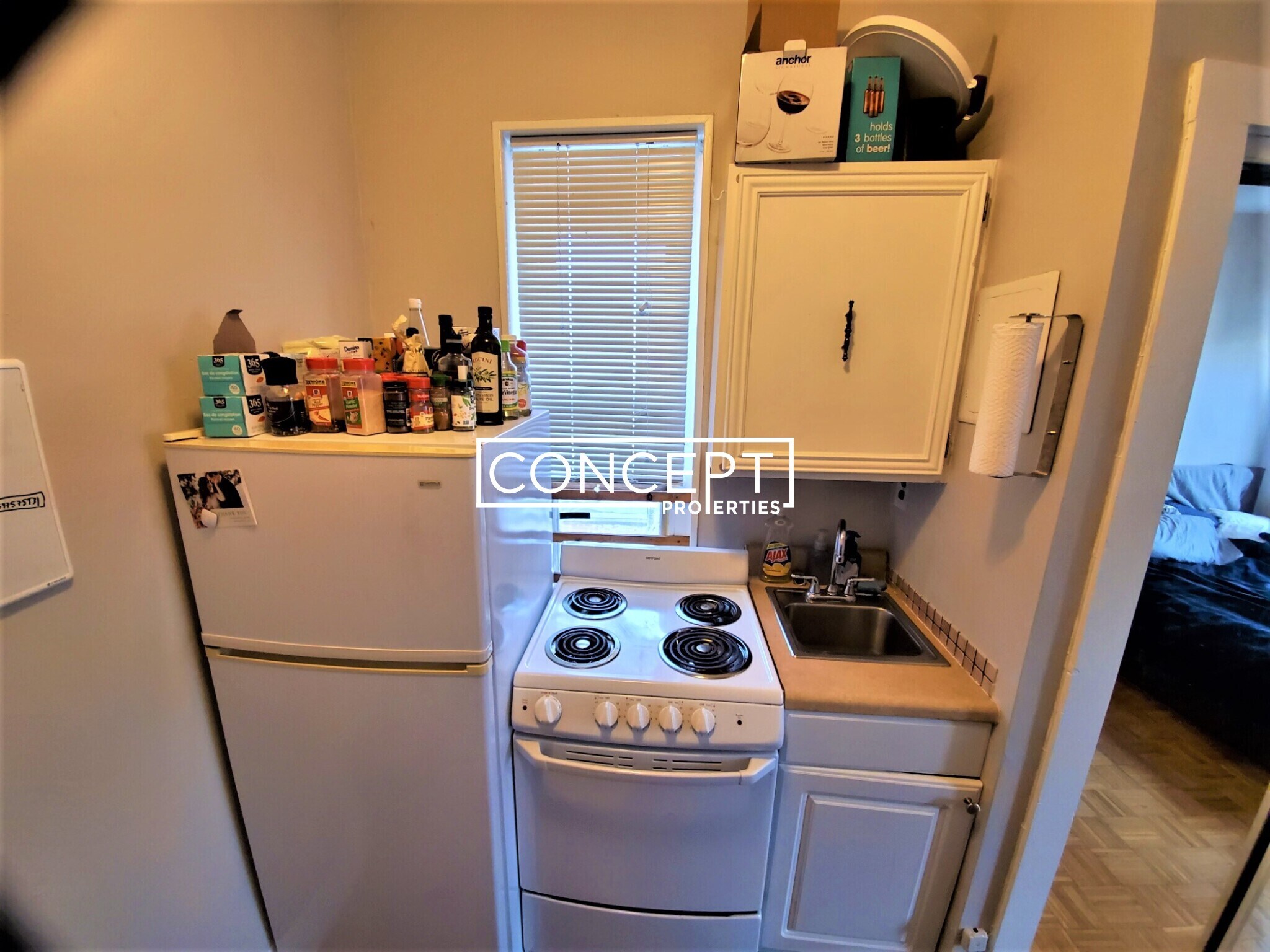 Building Photo - 40 Anderson St