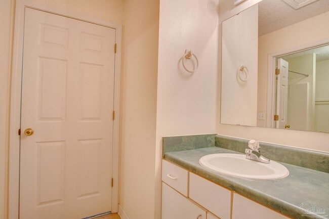 Building Photo - 8115 Heirloom Dr