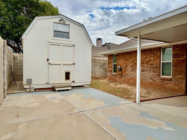 Building Photo - House For Rent