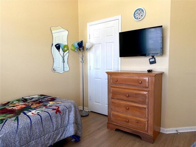 Building Photo - 8127 Fan Palm Way
