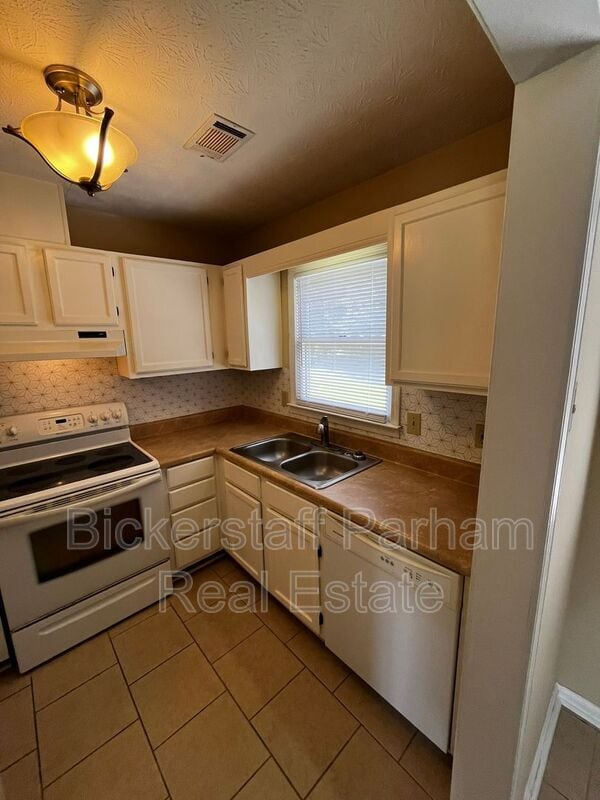Building Photo - 103 Red Canyon Rd