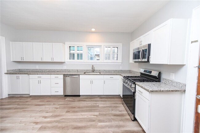 Building Photo - 200 Elmdorf Ave