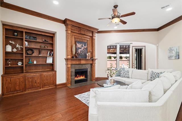 Building Photo - 5766 Wellington Ln