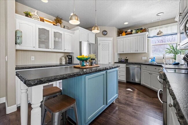 Building Photo - 2279 S Bear Claw Way