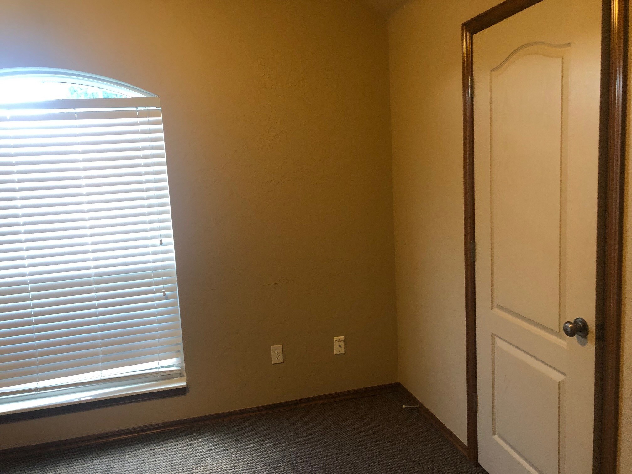 Building Photo - 3604 Kensington Dr