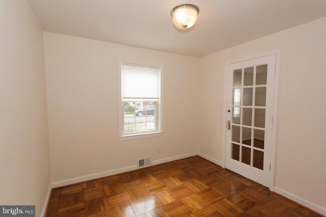 Building Photo - 1419 N Longfellow St
