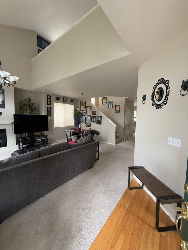 Building Photo - Darling Bellevue Home!