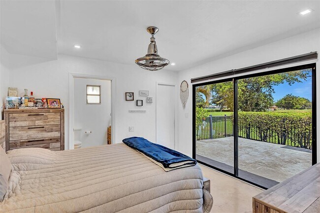 Building Photo - 5602 S Travelers Palm Ln