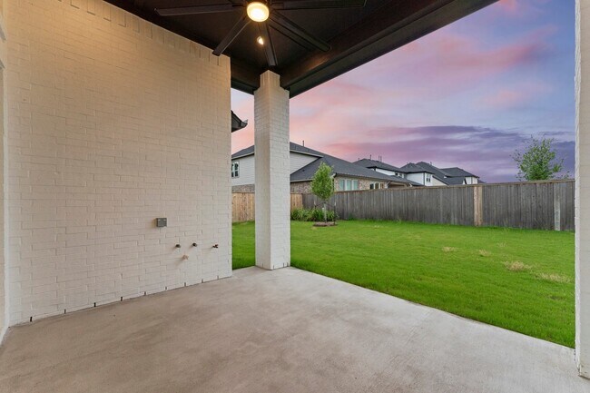 Building Photo - 26915 Longwood Ledge Ln