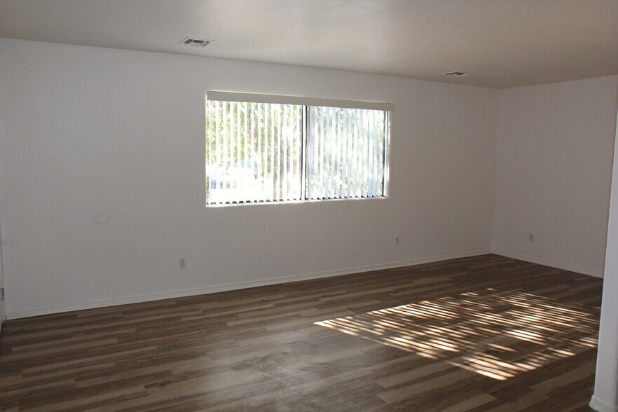 Building Photo - 6191 N Old McDonald Dr