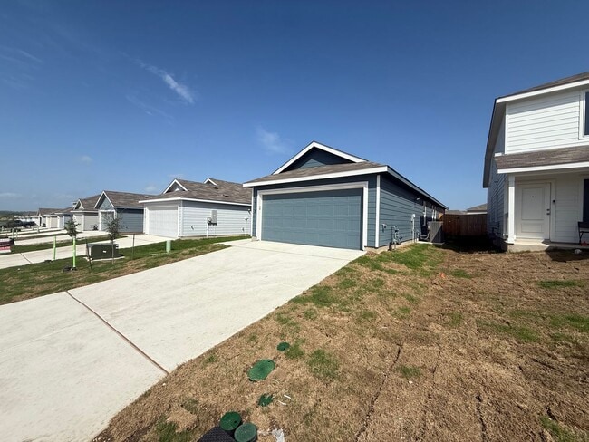 Building Photo - Brand New 4bd/2ba in Prime Location