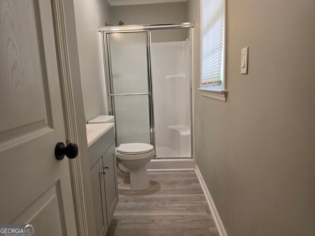 Building Photo - 586 Ridge Ave
