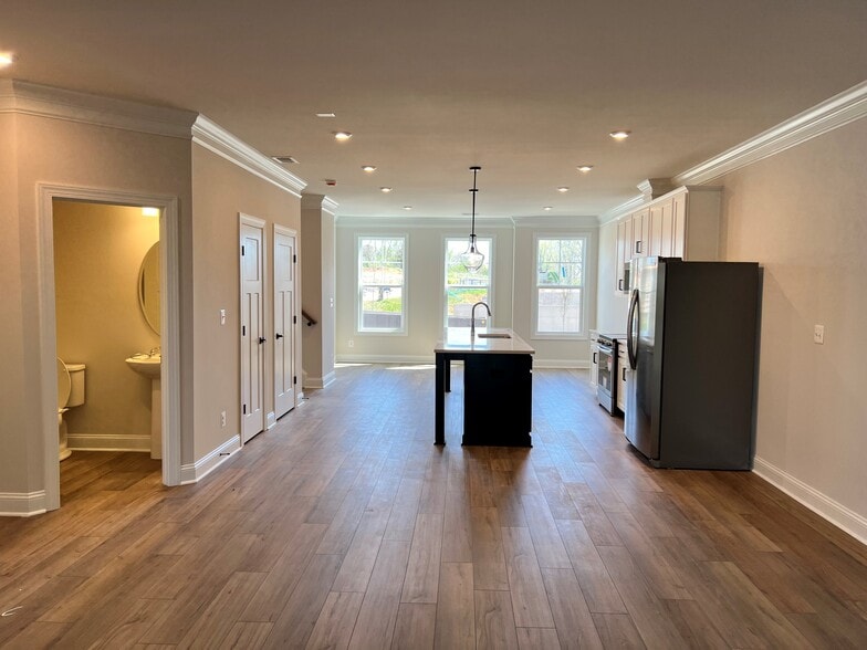 Building Photo - 2423 Anlee Rd