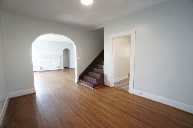 Building Photo - 1906 15th Ct N