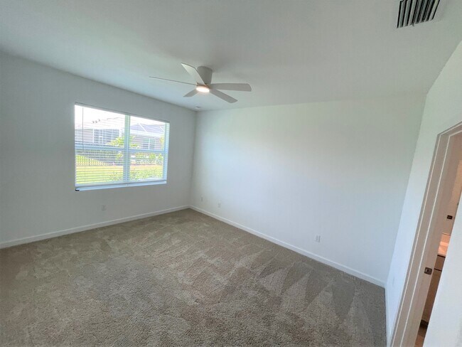 Building Photo - 2951 NE Breezeway Cir