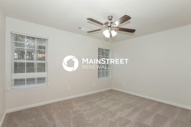 Building Photo - 3 Bedroom Pet-Friendly Home in Oakwood, GA...