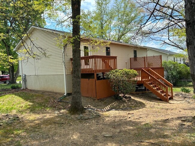 Building Photo - 111 Everette Pl