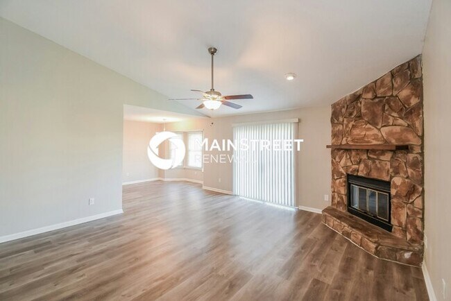 Building Photo - 3 Bedroom Pet-Friendly Home in JACKSONVILLE, FL with Main Street Renewal