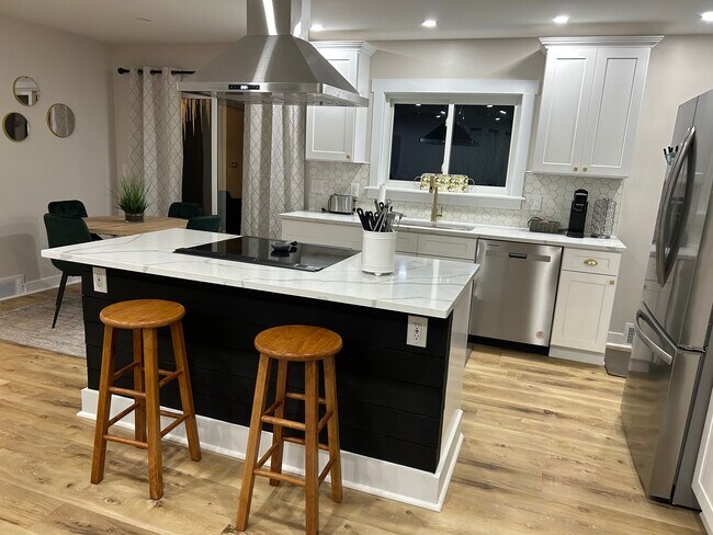 Building Photo - 6846 County Line Rd