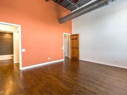 Building Photo - 312 N May St