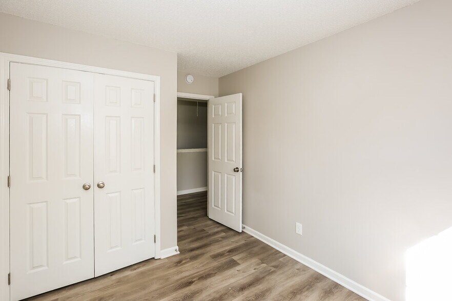 Building Photo - 137 Lantana Dr