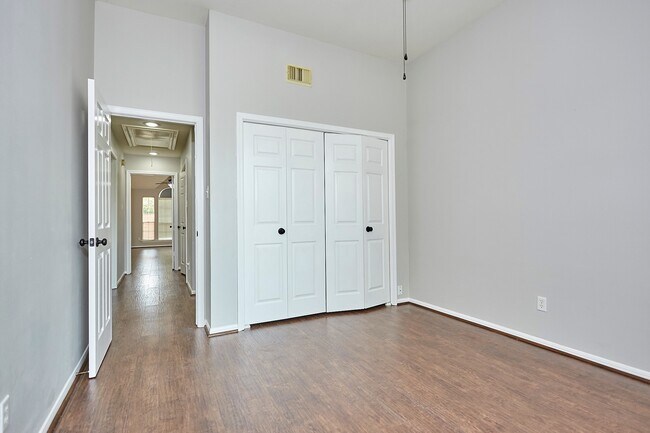 Building Photo - 6734 Wildacre Dr