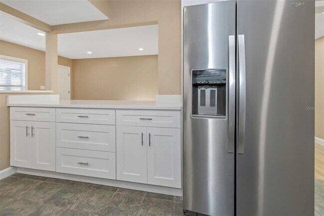 Building Photo - 4622 W El Prado Blvd