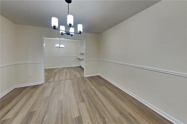 Building Photo - 1110 Lake Dr