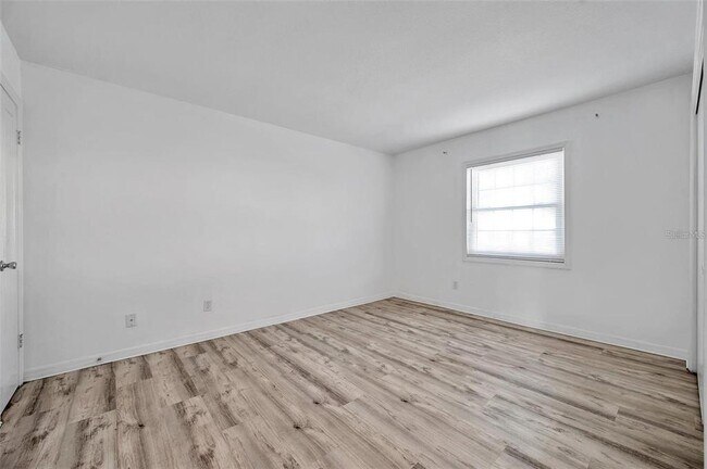 Building Photo - 108 Pompano Dr SE