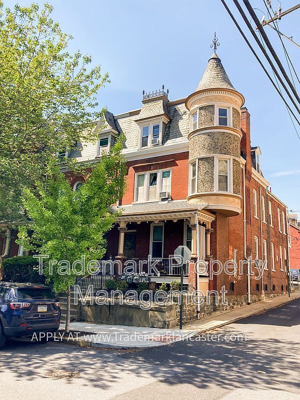 Building Photo - 325 W Lemon St