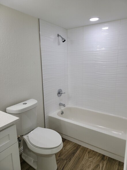Building Photo - 5225 Nash Dr