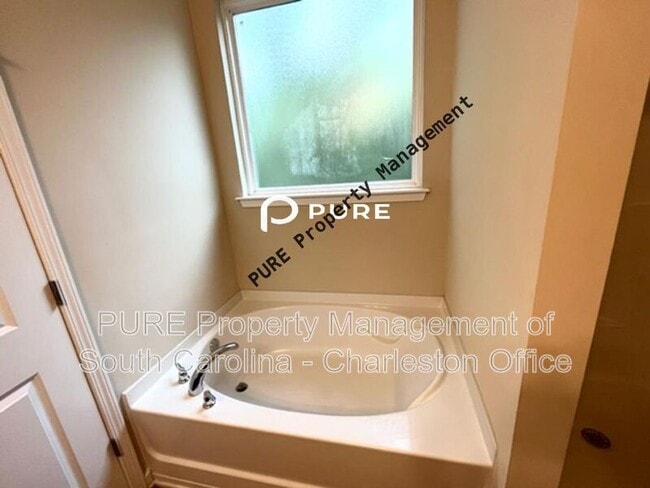 Building Photo - 2901 Penobscot Dr