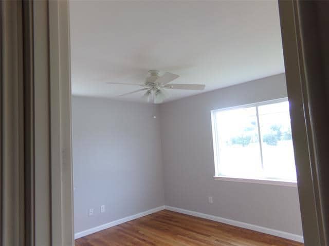 Building Photo - 1241 Sleepy Hollow Dr